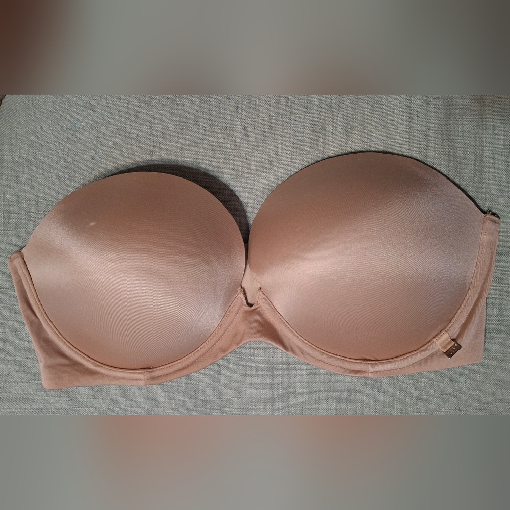 Victoria Secret Seamless Strapless Bra - Nude Sz 34 DD Luxury Comfty‎ Casual